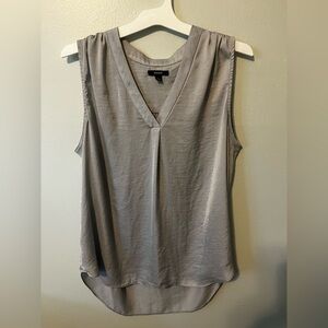 Alfani Light Grey / Silver V-Neck Sleeveless Flowy Blouse Size Large